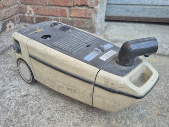 aspirador trineo 2ruedas plastico blanco 29x55x27 1u